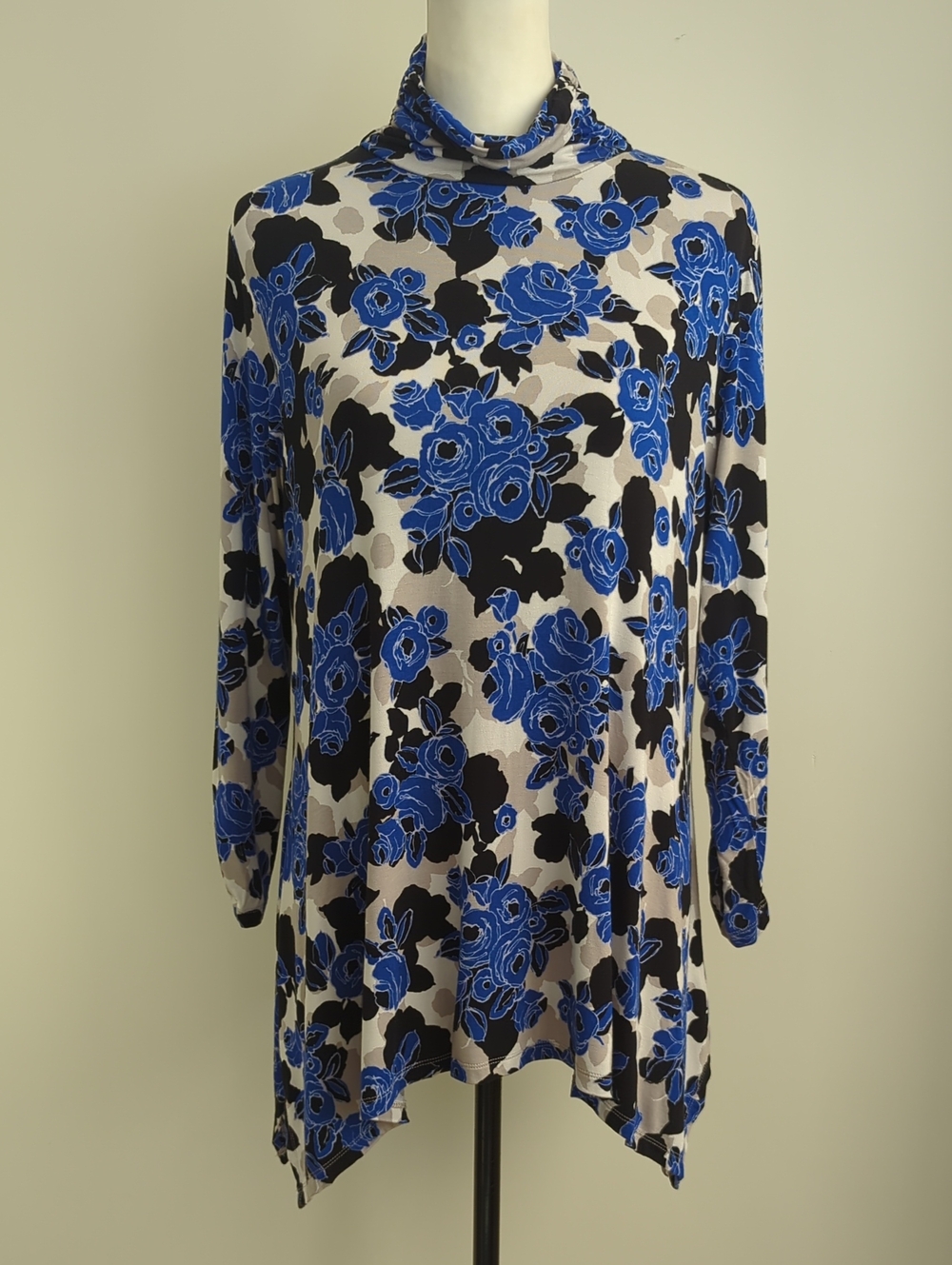 NWOT Dana Buchman Blue Black Floral Mock Neck Sharkbite Tunic Top